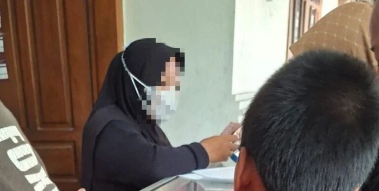 Diduga Jual Seragam Rp1,5 Juta, Plt Kepala SMPN 2 Pati Bungkam saat Dikonfirmasi