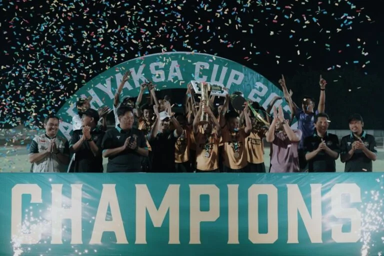 Penutupan dan penyerahan Piala Turnamen sepak bola usia dini Adhyaksa Cup U12 2026 di Stadion Joyokusumo Pati