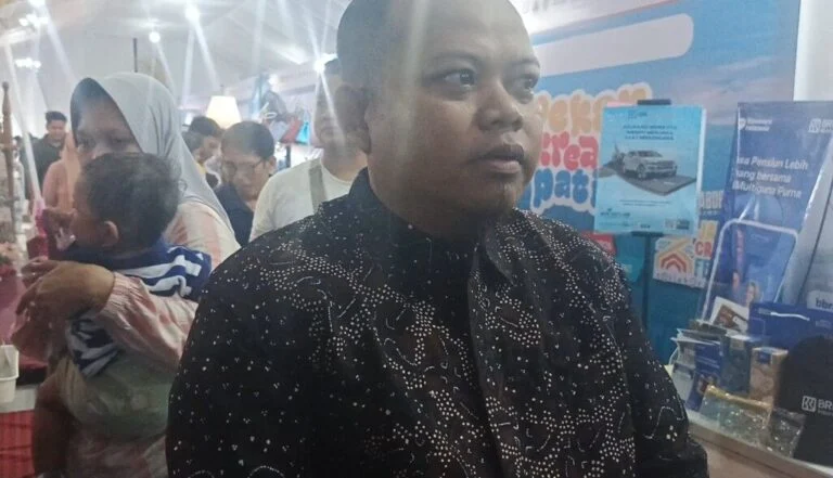 Ketua Panitia Pelaksana Pekan Kreasi Pati, Acep Iqbal Syamsul Bilad di lokasi Alun-alun Simpang Lima Pati