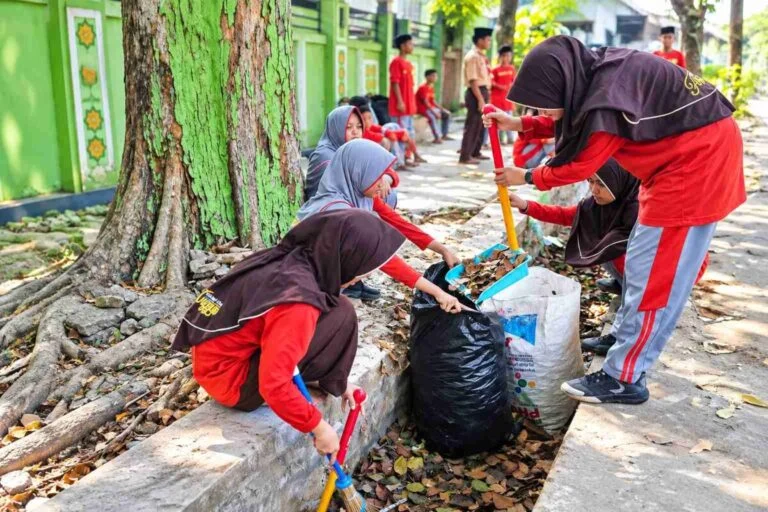 MTsN 1 Pati Perkuat Karakter Lingkungan Lewat WCD