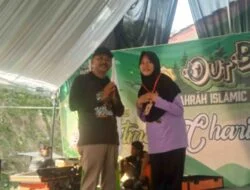 Boarding School Az-Zahra MTsN 1 Pati Gelar Outbound “Charity and Real Action”