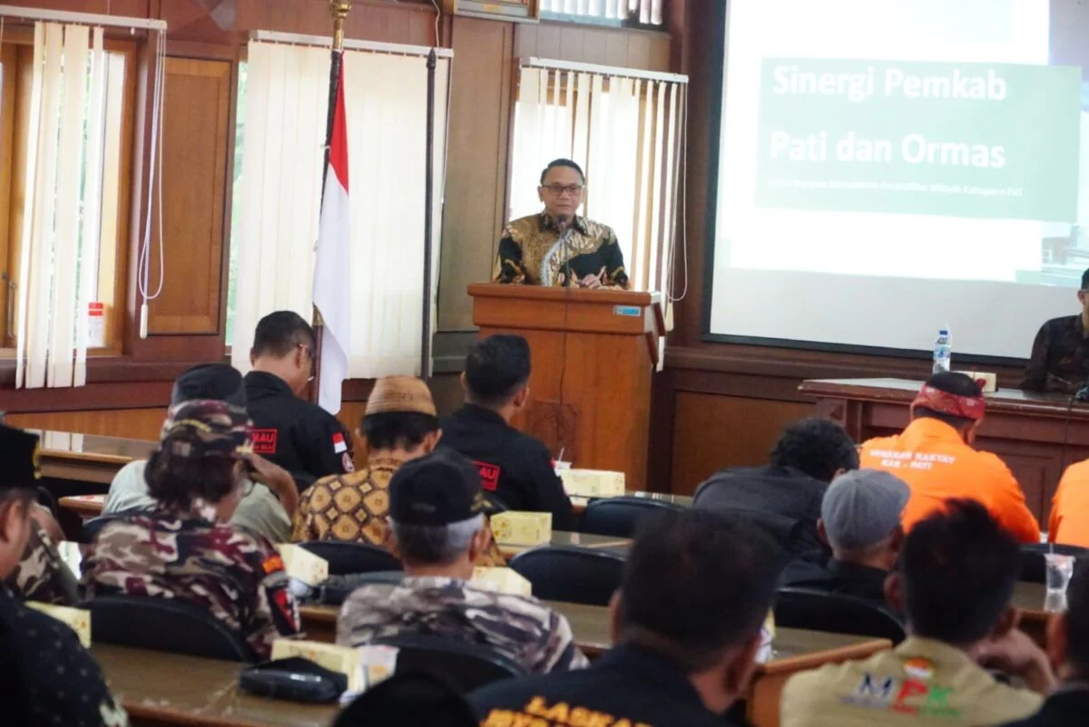 Pelaksana Tugas (Plt) Bupati Pati, Risma Ardhi Chandra, membuka forum Sosialisasi Ormas berajuk “Penguatan Sinergitas Pemerintah Kabupaten Pati dan Ormas