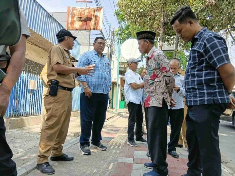 Komisi C DPRD Kabupaten Pati melakukan inspeksi mendadak (sidak) ke lokasi proyek trotoar setelah menerima berbagai keluhan dan aduan