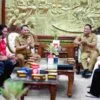 Plt Bupati Pati, Risma Ardhi Chandra, memberikan motivasi kepada para pemain Akademi Persib Pati agar terus menggenjot prestasi