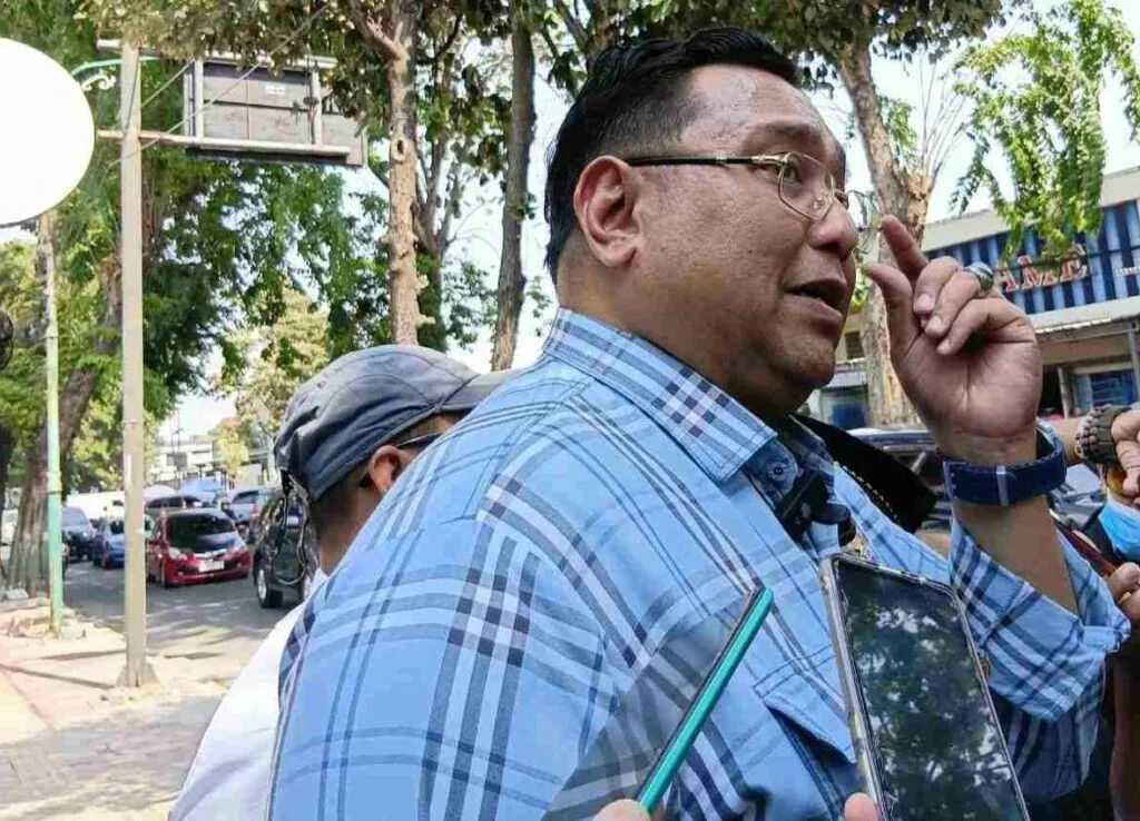 Ketua Komisi C DPRD Pati, Joni Kurnianto sidak proyek trotoar